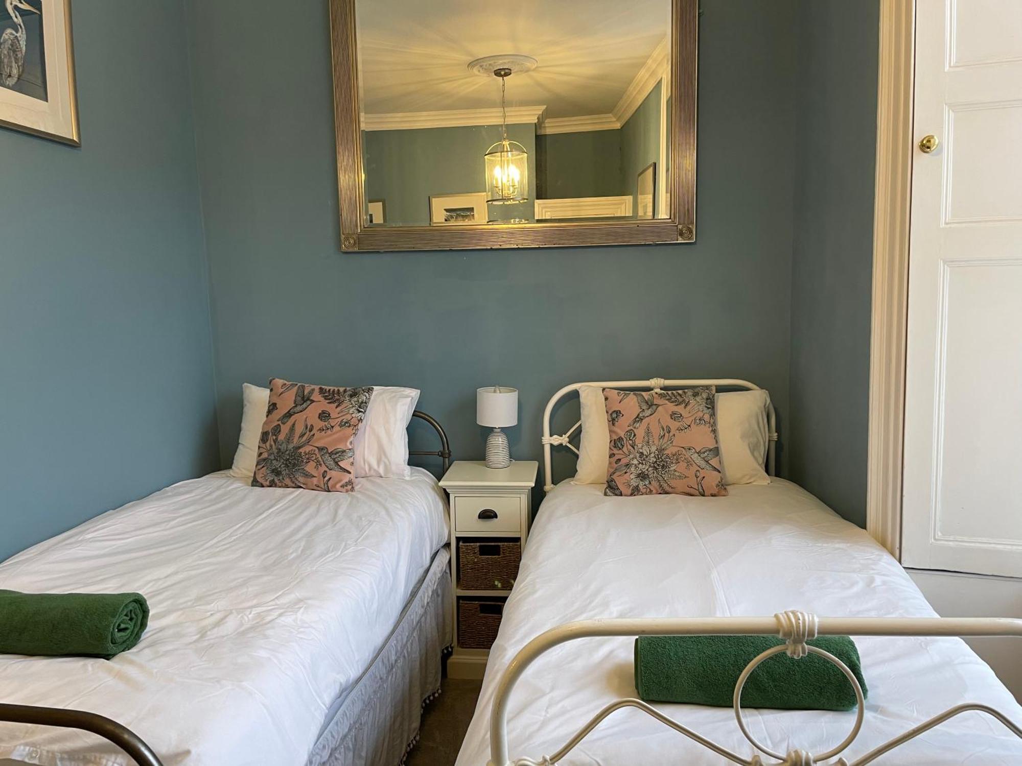 The Pickwick House 2 Bedroom Free Parking Бат Экстерьер фото